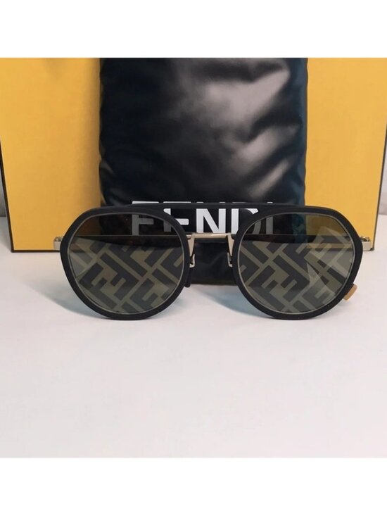 NEW  AUTHENTIC Fendi FE40040U 02C Pattern Pilot Sunglasses – Black / Grey main image 9
